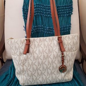 👜MK~ Michael Kors Jet Set East West Bag